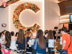 霸王茶姬逆势扩张，喜茶闭门思变，揭秘狮城茶饮市...